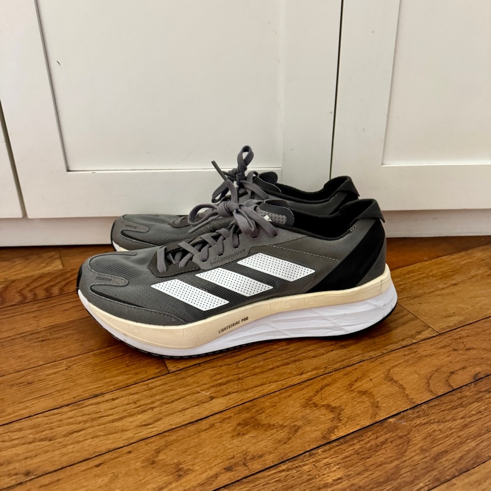 Adidas ADIZERO Boston 11
Size 9